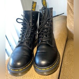 Dr. Martens 1460 WOMEN'S SMOOTH LEATHER LACE UP BOOTS